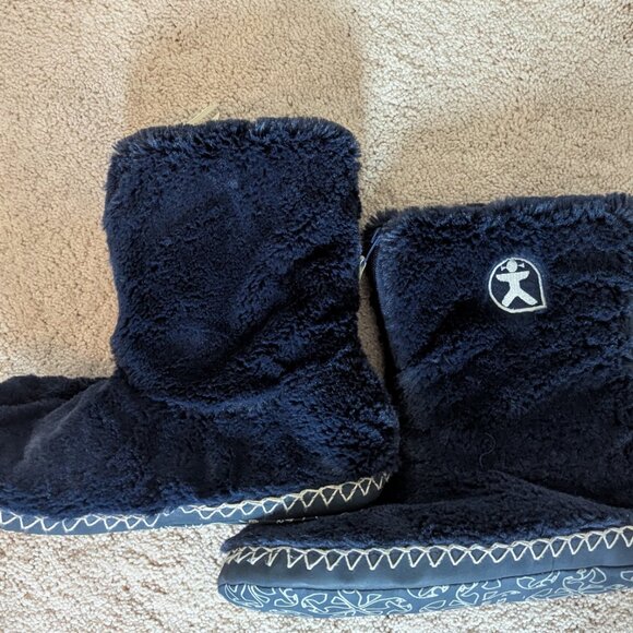 Bedroom Athletics Faux Fur Slipper- US size 7/8 - Picture 4 of 7